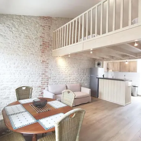 Le Baleineau Au Coeur De Martin De Re *