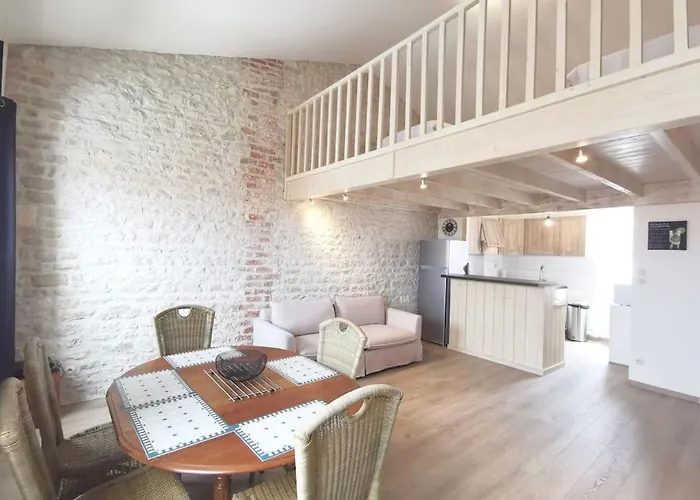 Le Baleineau Au Cœur De Martin De Ré *